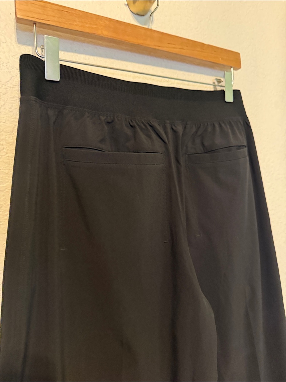 Perfect Athleta black wide leg pants 8 - Picture 5 of 9